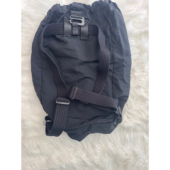 Lululemon 2-in-1 Convertible Backpack Black 21L main image 9